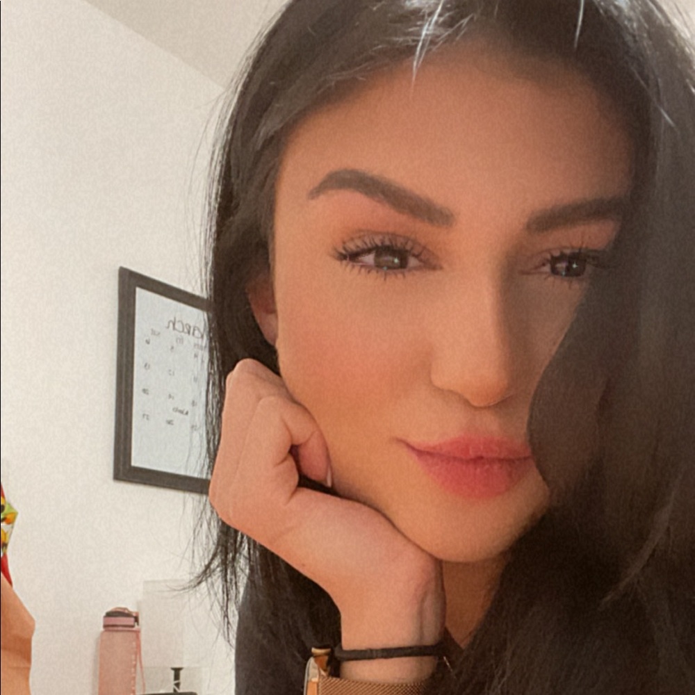 Meet your Posher, Karina